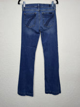 Load image into Gallery viewer, Size 27 Medium Wash
