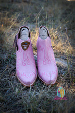 Load image into Gallery viewer, Ariat Dixon—Powder Pink
