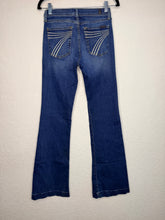 Load image into Gallery viewer, Size 26 Medium Wash White Pocket
