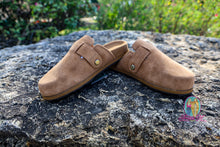 Load image into Gallery viewer, Ariat Country Mule--Caramel Suede
