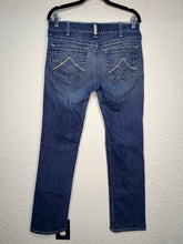 Load image into Gallery viewer, 30R Ariat Straight Leg
