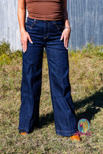 Load image into Gallery viewer, Ariat Ultra High Rise Veronica Wide Leg Jean

