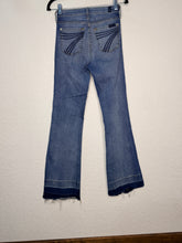 Load image into Gallery viewer, 25 Authentic Distressed Light Tailorless
