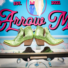 Load image into Gallery viewer, Ariat Dixon—Electric Green Apple
