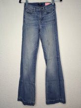 Load image into Gallery viewer, Size 24 Authentic Distressed Light
