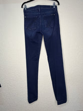 Load image into Gallery viewer, Size 28 Dark Wash
