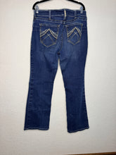 Load image into Gallery viewer, Ariat Bootcut 33R
