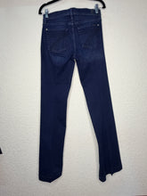 Load image into Gallery viewer, Size 28 Dark Wash
