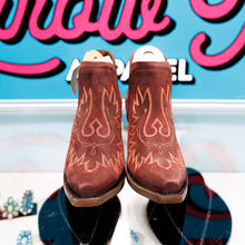 Load image into Gallery viewer, Ariat Dixon—Merlot Suede
