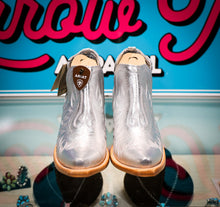 Load image into Gallery viewer, Ariat Dixon—Silver Shine
