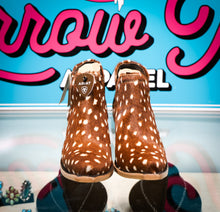 Load image into Gallery viewer, Ariat Dixon—Hair on Deer Print
