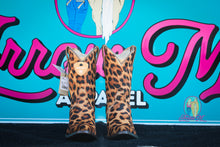 Load image into Gallery viewer, Ariat Bandida--Leopard Hair On

