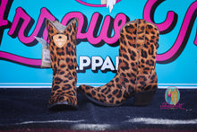 Load image into Gallery viewer, Ariat Bandida--Leopard Hair On

