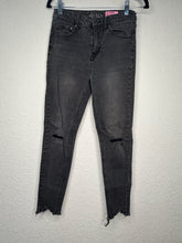 Load image into Gallery viewer, Size 4 Wild Fable Skinny Jeans
