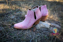 Load image into Gallery viewer, Ariat Dixon—Powder Pink
