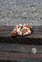 Load image into Gallery viewer, Ariat Country Mule--Cow Hair On
