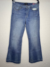 Load image into Gallery viewer, 31 Authentic Distressed Tailorless
