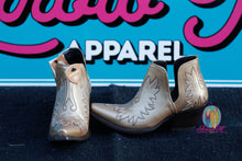 Load image into Gallery viewer, Ariat Dixon—Gold Buckle
