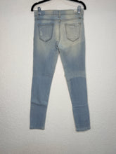 Load image into Gallery viewer, 27 Kancan Skinny Jeans
