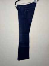 Load image into Gallery viewer, Size 28 Dark Wash
