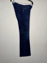 Load image into Gallery viewer, Size 28 Dark Wash
