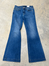 Load image into Gallery viewer, Size 30 Medium Wash Dojo
