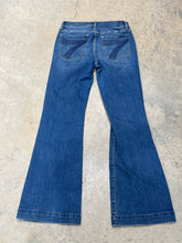 Load image into Gallery viewer, Size 30 Medium Wash Dojo
