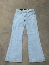 Load image into Gallery viewer, Size 28 Malibu Sky Tailorless
