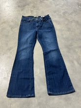 Load image into Gallery viewer, Levis 31x32 Flare
