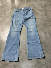 Load image into Gallery viewer, Size 33 Darby
