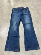 Load image into Gallery viewer, Size 33 Lake Blue
