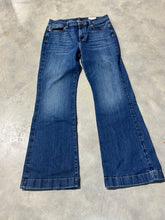 Load image into Gallery viewer, Size 32 Rebel
