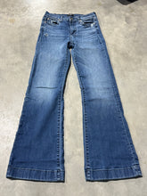 Load image into Gallery viewer, Size 27 Lake Blue
