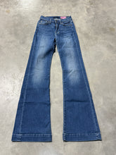 Load image into Gallery viewer, Size 23 Medium Wash Dojos
