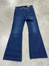 Load image into Gallery viewer, Size 29 Dark Wash Dojos
