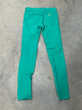 Load image into Gallery viewer, Size 26 Guess Skinny Jeans

