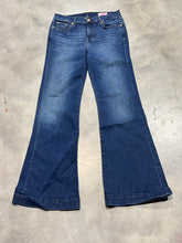 Load image into Gallery viewer, Size 29 Medium Wash Gold Pocket Tailorless
