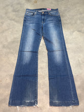 Load image into Gallery viewer, Size 31 Medium Wash
