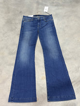 Load image into Gallery viewer, Size 29 Medium Wash
