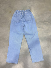 Load image into Gallery viewer, Medium Pacsun Mom Jean
