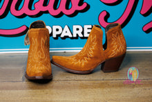 Load image into Gallery viewer, Ariat Dixon—Penny Suede
