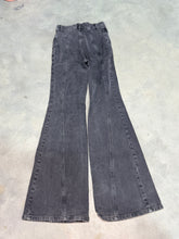 Load image into Gallery viewer, Size 25 Free People Jeans
