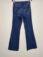 Load image into Gallery viewer, Size 27 Medium Wash
