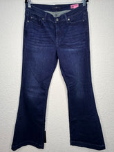 Load image into Gallery viewer, Size 31 Dark Wash
