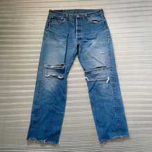 Load image into Gallery viewer, Levi’s 34
