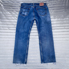 Load image into Gallery viewer, Levi’s 34
