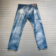 Load image into Gallery viewer, Levi’s Bleached 34
